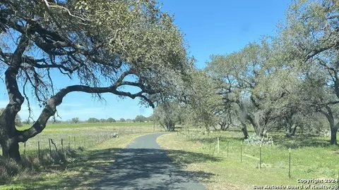 1780 Interstate 35, Devine, TX 78016 photo 1