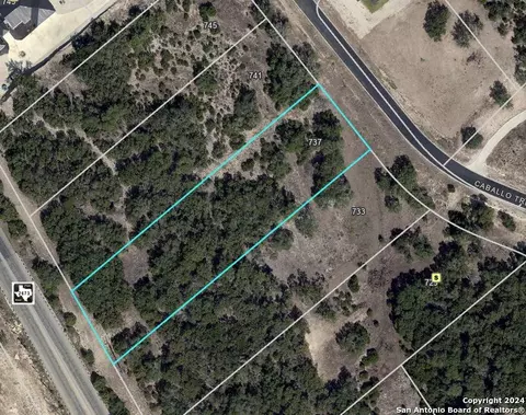 737 Caballo Trl, Canyon Lake, TX 78133