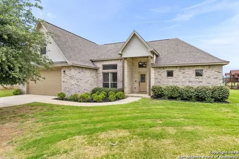 152 W Tree Farm Dr, Lytle, TX 78052 photo 1