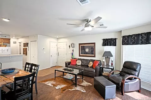 730 E Mather St #J-301, New Braunfels, TX 78130