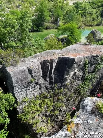 201 Cypress Bluff Rd, Pipe Creek, TX 78063