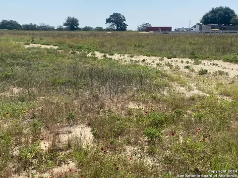 918 Fallbrook Ln, La Vernia, TX 78121