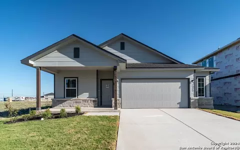 1228 Marvin Grv, Seguin, TX 78155