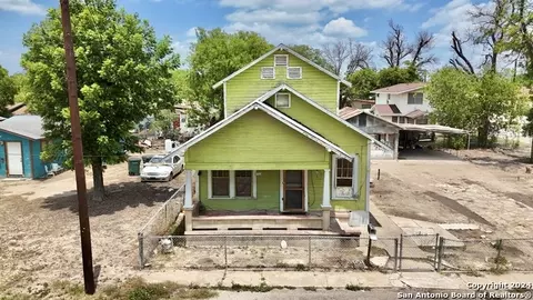 205 Rodriguez St, Del Rio, TX 78840 | 22 Photos - Movoto