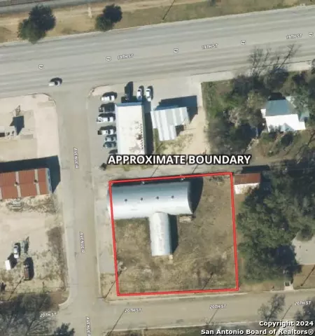 1905 Avenue R, Hondo, TX 78861