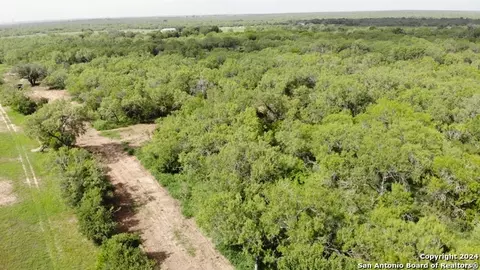 00 6th St, Christine, TX 78064