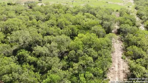 00 10th St, Christine, TX 78064