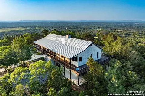 38 Seewald Rd, Boerne, TX 78006