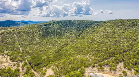 1300 S Goat Rdg, Pipe Creek, TX 78063