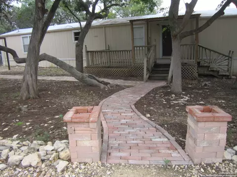 1095 Scenic Dr, Bandera, TX 78003