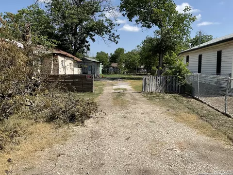 3023 Chihuahua St, San Antonio, TX 78207
