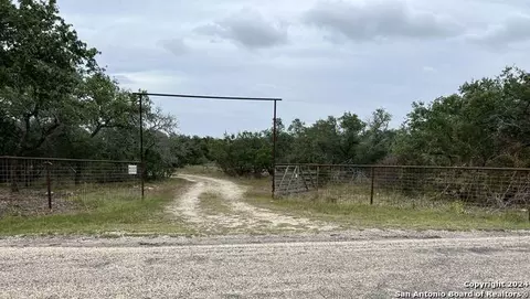 1984 N Grape Creek Rd, Fredericksburg, TX 78624