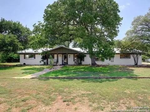 802 Pecan St, Blanco, TX 78606 photo 1