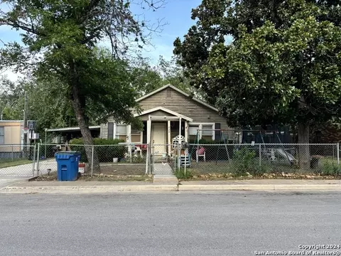 724 Ormand St, Pleasanton, TX 78064