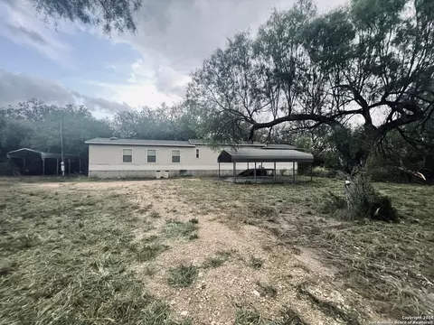 970 Cr 369, Uvalde, TX 78801
