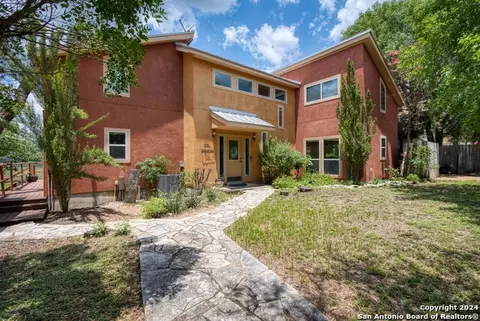 696 Faurie Rd, Lakehills, TX 78063