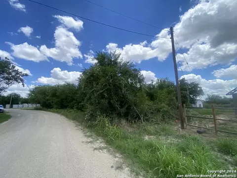 231 Cr 6842, Lytle, TX 78052 photo 1