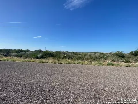 41 Palomino Hills Cir, Uvalde, TX 78801