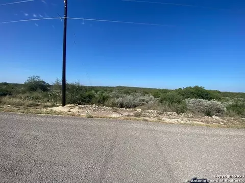153 Legend Hills Rd, Uvalde, TX 78801