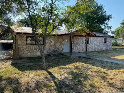 186 Oak Rdg, Center Point, TX 78010