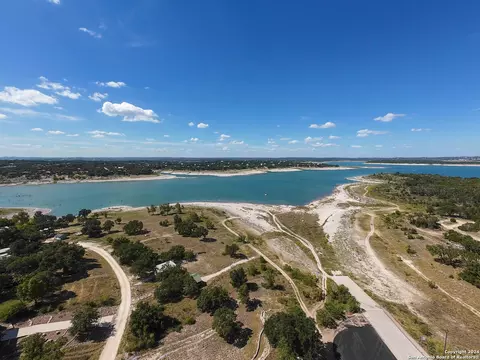 1530 Canyon Bnd, Canyon Lake, TX 78133