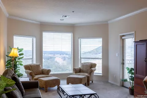 20 Tapatio Dr E #202, Boerne, TX 78006