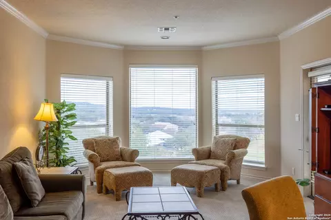 20 Tapatio Dr E #202, Boerne, TX 78006