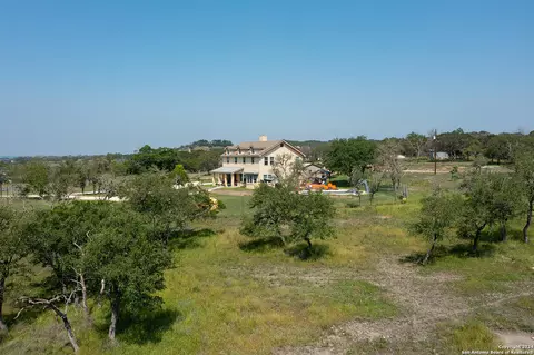 140 Twin Springs Rd N, Kerrville, TX 78028