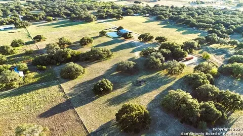 792 County Road 6612, Devine, TX 78016 photo 1