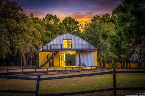1031 Angel Lake Ests, Alleyton, TX 78935