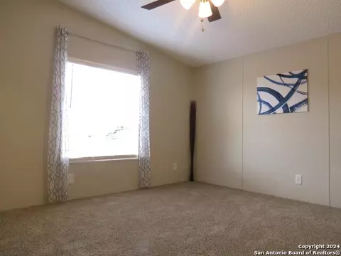 315 Loraine Dr, Devine, TX 78016 photo 13