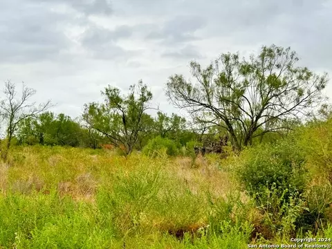 103 Cr 2636, Devine, TX 78016 photo 2