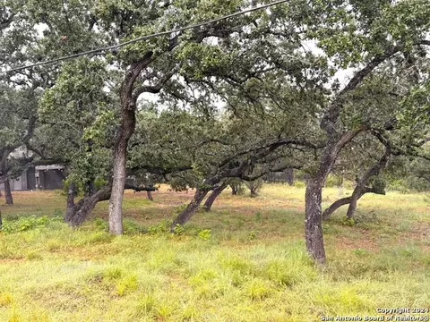 1220 Lakeside Dr, Canyon Lake, TX 78133