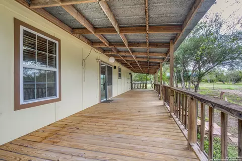515 County Road 3821, San Antonio, TX 78253