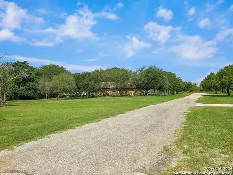 2218 Terrell Ave, Jourdanton, TX 78026