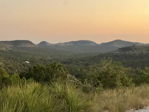 2366 The Low Rd, San Marcos, TX 78666
