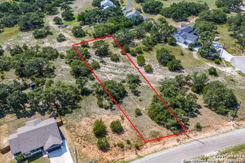 114 Peter Kleid Loop, Blanco, TX 78606