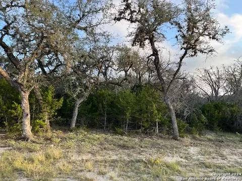 000 Leinweber Dr, Leakey, TX 78873