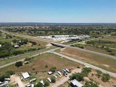 8075 Loop 1604, Elmendorf, TX 78112 photo 6