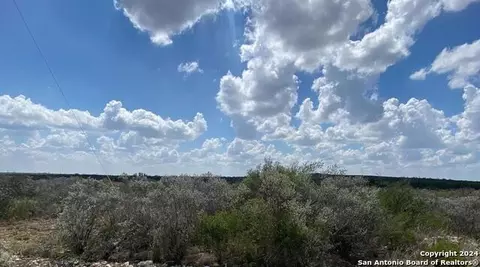 105 Legend Hills Rd, Uvalde, TX 78801
