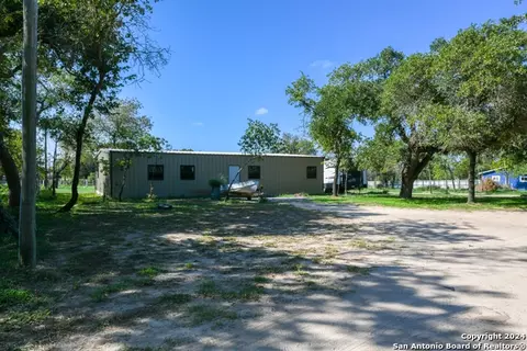 270 Camelot Ln, San Antonio, TX 78264