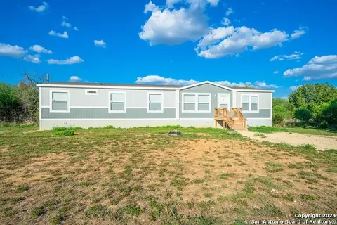 520 County Road 6752, Devine, TX 78016 photo 1