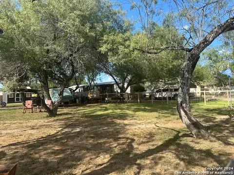 507 Mulberry St, Jourdanton, TX 78026
