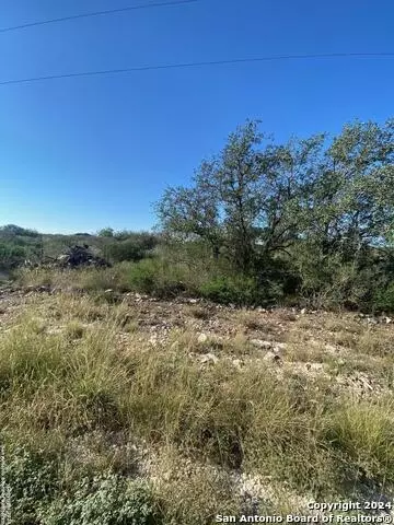 24 Friendship Hills Cir, Uvalde, TX 78801