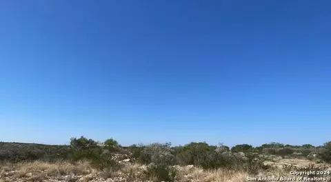 91 Palomino Hills Cir, Uvalde, TX 78801