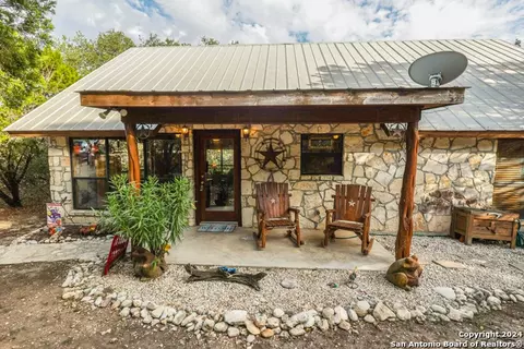 1177 River Rd, Concan, TX 78838