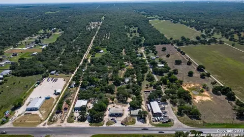 87 Rye Ln, La Vernia, TX 78121