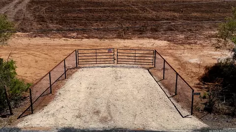 16568 New Berlin Rd, Saint Hedwig, TX 78152