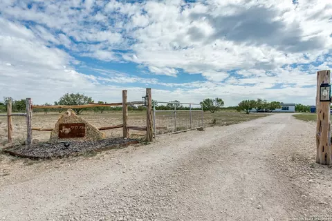 7975 County Road 5223, D'hanis, TX 78850