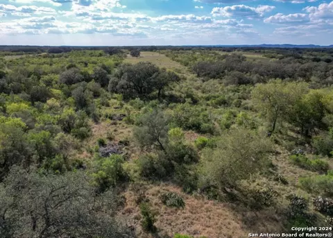 00 Utopia Frst, Dhanis, TX 78850 photo 2